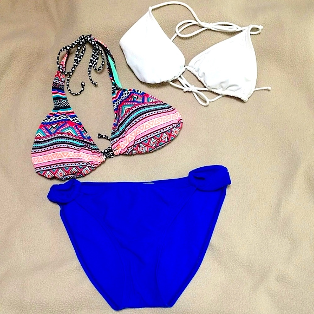 👙3 Piece Bikini Swimsuit. 2 padded & adjustable tops and 1 bottom. Size Medium